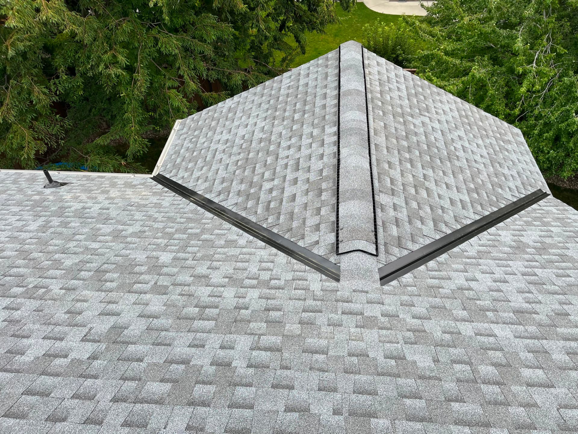 Shingle Roof, Peaks & Valleys, Shingle roofing project by Rob's Roofing & Remodeling